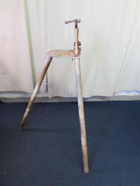 Vintage NYE Tripod Pipe Vise Clamp