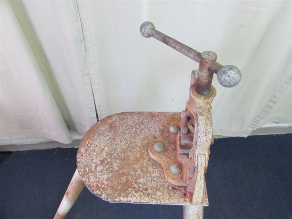 Vintage NYE Tripod Pipe Vise Clamp