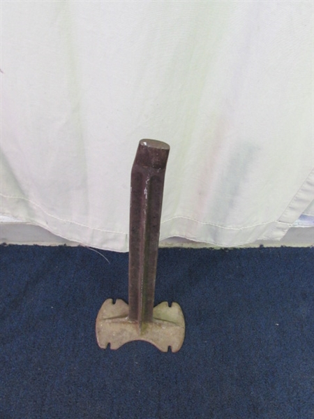 Vintage Malleable C4 Cast Iron Cobblers Shoe Repair Form Stand
