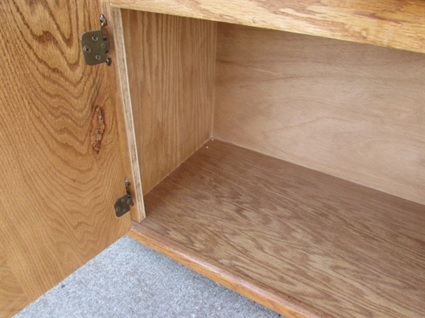 Oak Cabinet w/2-Door Storage Compartment