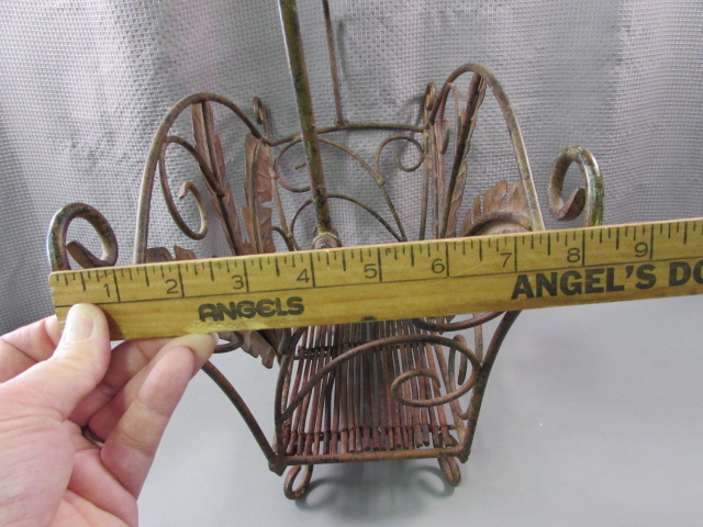 Lot Detail - Metal Foliage Basket with Handle