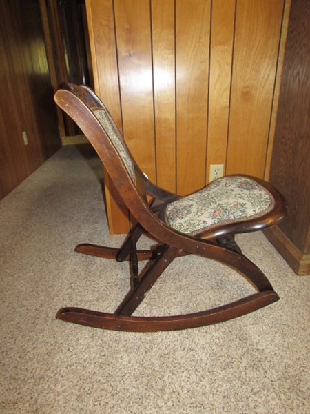 VINTAGE FOLDING ROCKING CHAIR - ESTATE