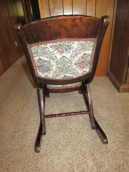 VINTAGE FOLDING ROCKING CHAIR - ESTATE