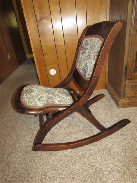 VINTAGE FOLDING ROCKING CHAIR - ESTATE