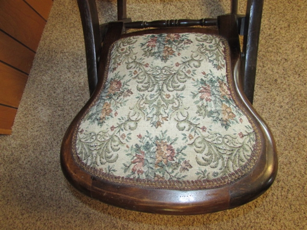 VINTAGE FOLDING ROCKING CHAIR - ESTATE