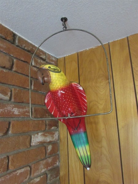 CERAMIC MEXICAN MADE PARROT - ESTATE