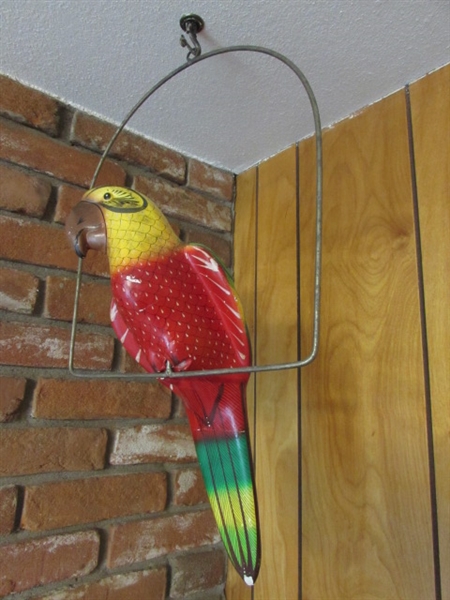 CERAMIC MEXICAN MADE PARROT - ESTATE