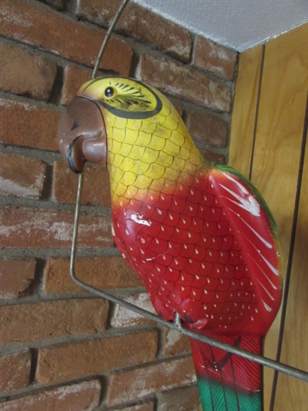 CERAMIC MEXICAN MADE PARROT - ESTATE