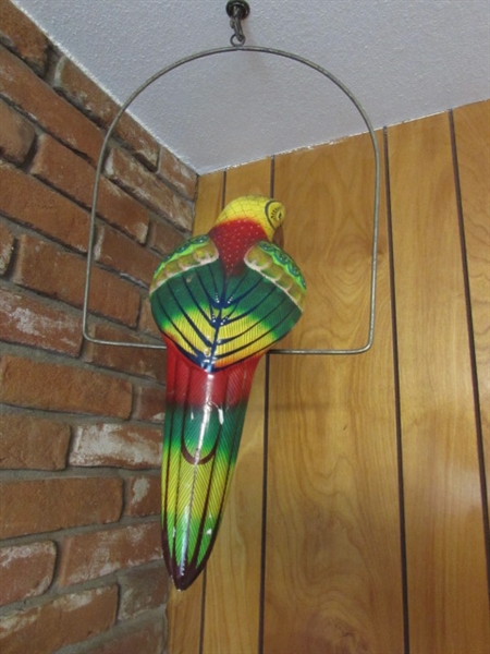 CERAMIC MEXICAN MADE PARROT - ESTATE