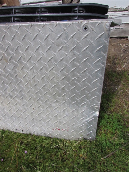 DIAMOND PLATE TAILGATE COVER - ESTATE