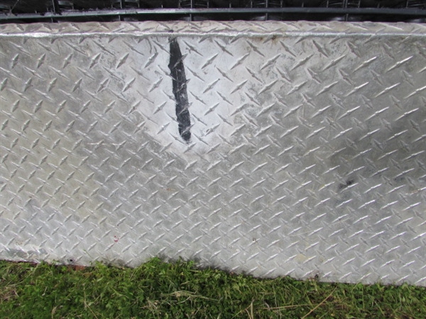 DIAMOND PLATE TAILGATE COVER - ESTATE