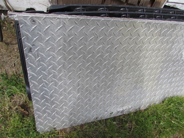 DIAMOND PLATE TAILGATE COVER - ESTATE