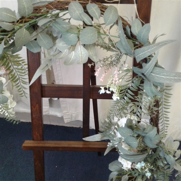 Dark Wood Easel W/Flowers