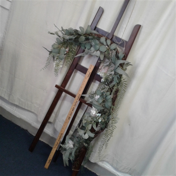 Dark Wood Easel W/Flowers