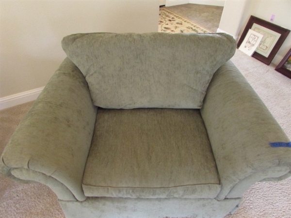 Broyhill Upholstery Green Oversized Chair