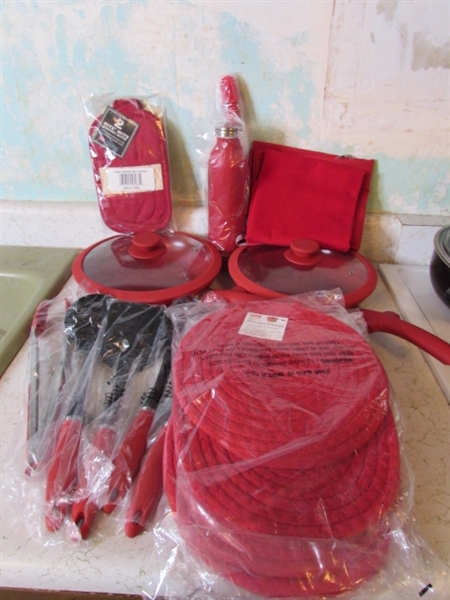 CeraPan Perfect Grip Pans, Ritz Mitz Pocket Mitz, Woven Trivets, red Kitchen Utensils, & More