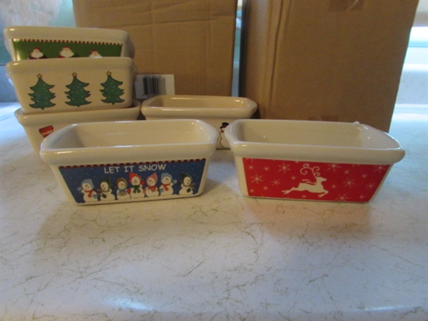 New-Lot of Small Baking Loaf Pans- Holidays