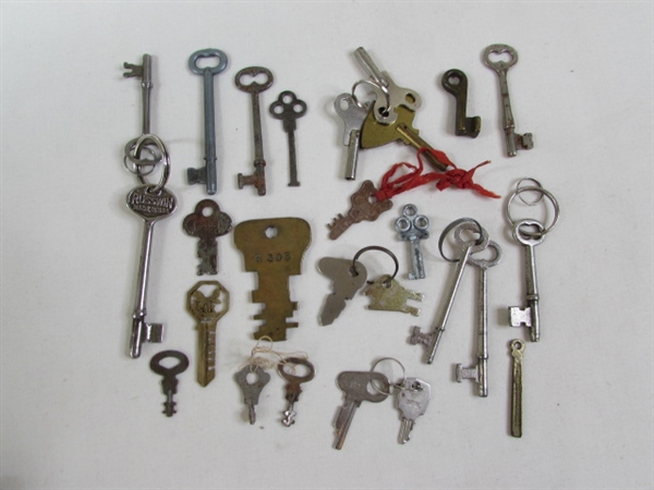 Collection of Skeleton Keys & Other VTG Keys