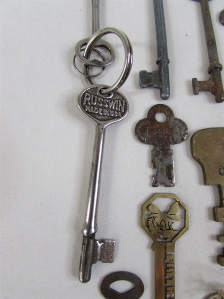 Collection of Skeleton Keys & Other VTG Keys