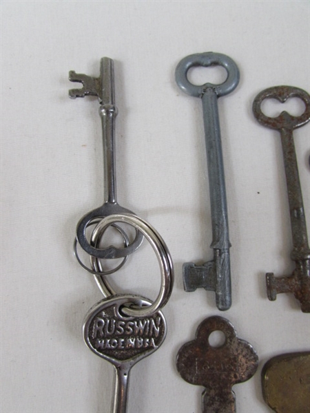 Collection of Skeleton Keys & Other VTG Keys