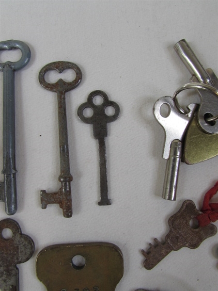 Collection of Skeleton Keys & Other VTG Keys