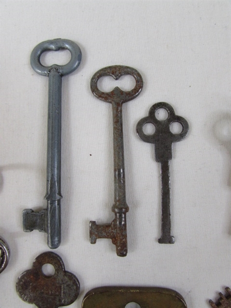 Collection of Skeleton Keys & Other VTG Keys