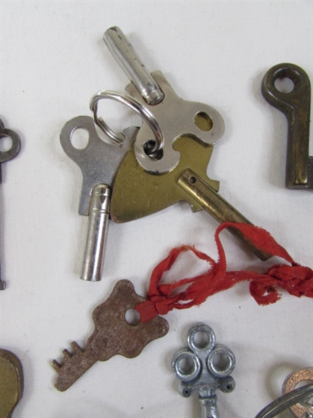 Collection of Skeleton Keys & Other VTG Keys