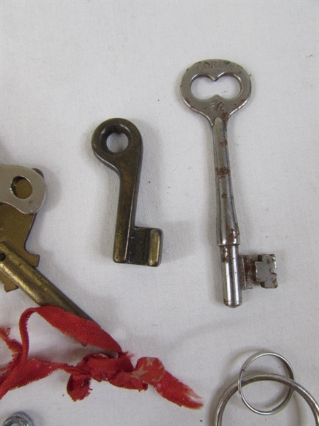 Collection of Skeleton Keys & Other VTG Keys