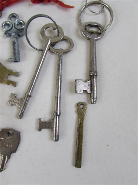 Collection of Skeleton Keys & Other VTG Keys