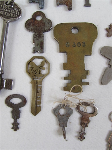 Collection of Skeleton Keys & Other VTG Keys