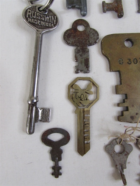 Collection of Skeleton Keys & Other VTG Keys