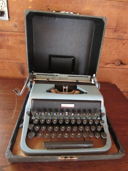 Vintage Universal Underwood Golden Touch Blue Typewriter in Case