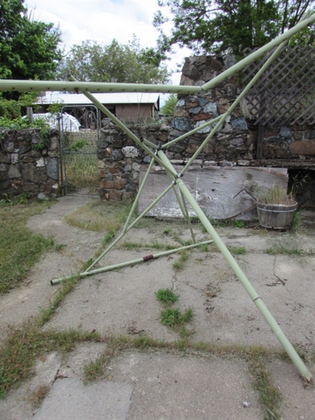 Large Umbrella Clothesline