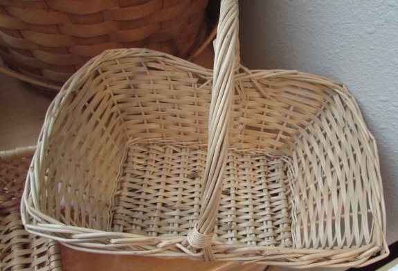 Wicker Baskets and Basket W/Sewing Supplies. 