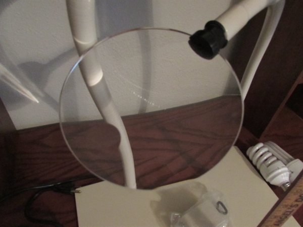 Light w/Magnifying Glass and Power Strip