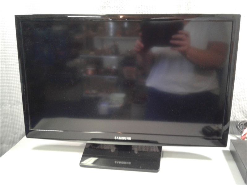 Samsung 24 Flat Screen TV & Sony DVD Player