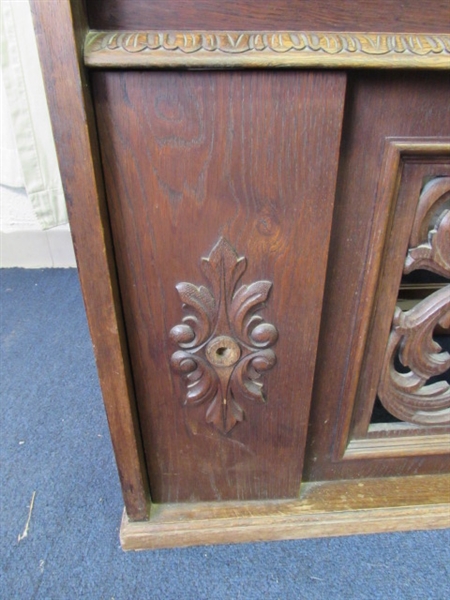 Vintage/Antique Cabinet