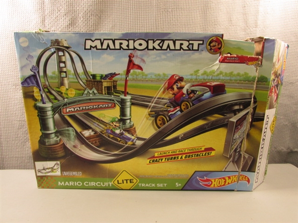 Hot Wheels Mario Kart Mario Circuit Lite Track Set