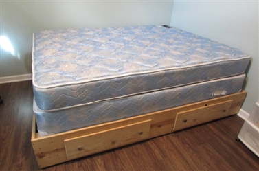 Queen Size Bed w/Mattress & Boxspring