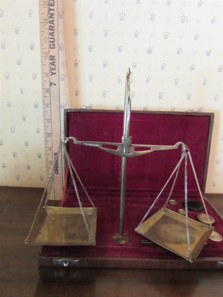 VINTAGE BRASS BALANCE SCALE IN CASE