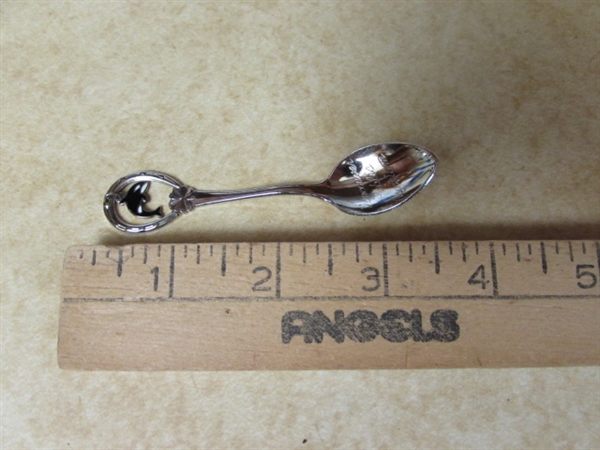 VINTAGE/ANTIQUE MINIATURE TEA SET W/EXTRAS