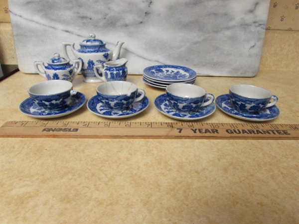 VINTAGE/ANTIQUE MINIATURE TEA SET W/EXTRAS