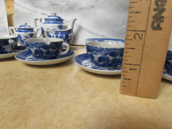 VINTAGE/ANTIQUE MINIATURE TEA SET W/EXTRAS