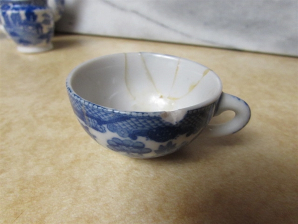 VINTAGE/ANTIQUE MINIATURE TEA SET W/EXTRAS