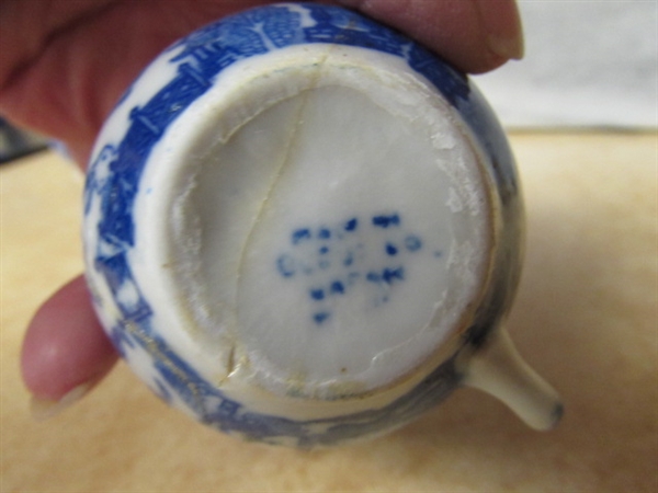 VINTAGE/ANTIQUE MINIATURE TEA SET W/EXTRAS