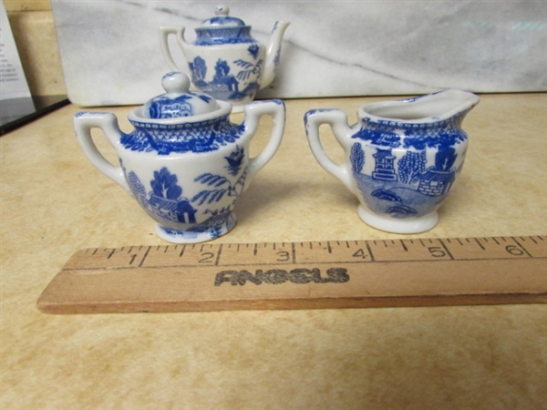 VINTAGE/ANTIQUE MINIATURE TEA SET W/EXTRAS