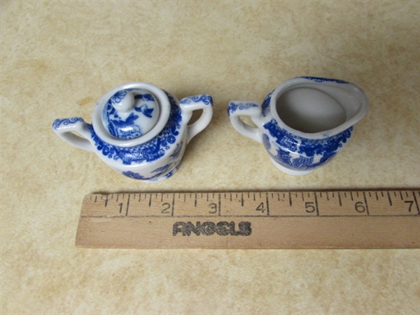 VINTAGE/ANTIQUE MINIATURE TEA SET W/EXTRAS