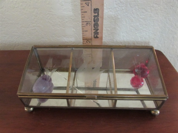 CRYSTAL, GLASS & STONE NIC-NACS W/LEADED GLASS DISPLAY BOX