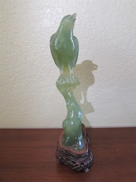 CARVED JADE BIRD STATUE