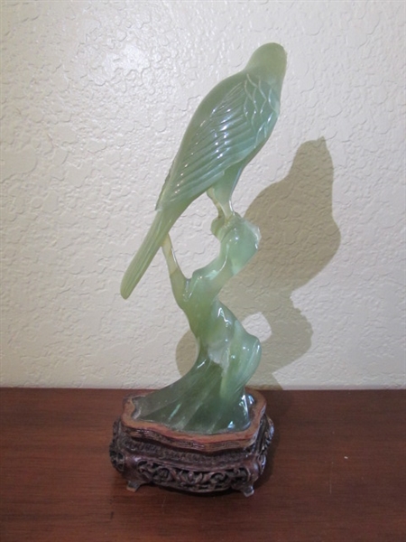 CARVED JADE BIRD STATUE